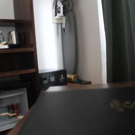 Serapi Hotel Kuching Bagian luar foto
