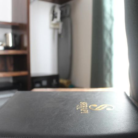 Serapi Hotel Kuching Bagian luar foto