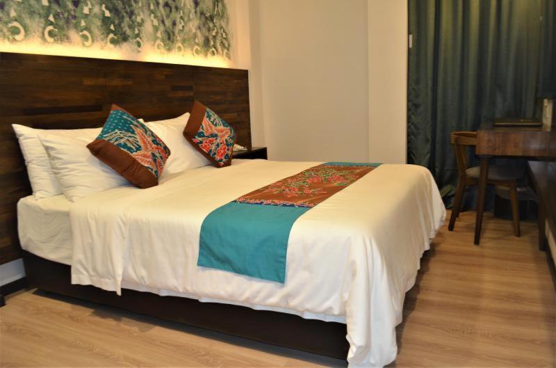 Serapi Hotel Kuching Bagian luar foto