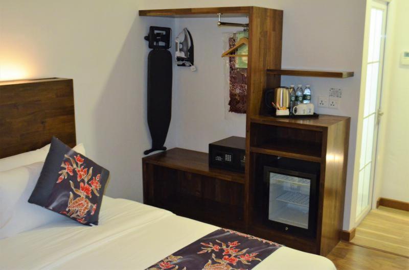 Serapi Hotel Kuching Bagian luar foto