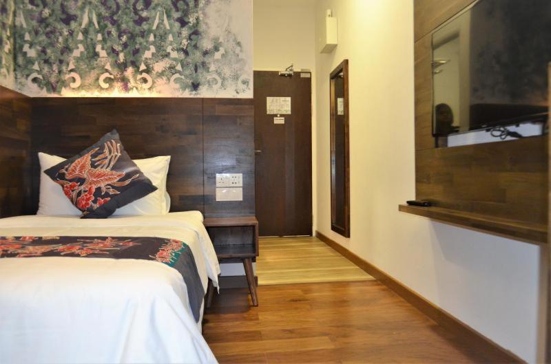 Serapi Hotel Kuching Bagian luar foto