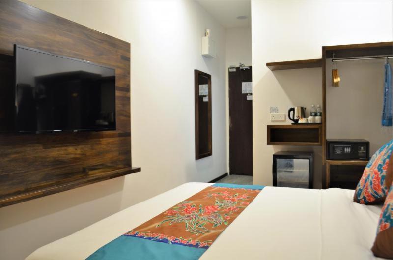 Serapi Hotel Kuching Bagian luar foto